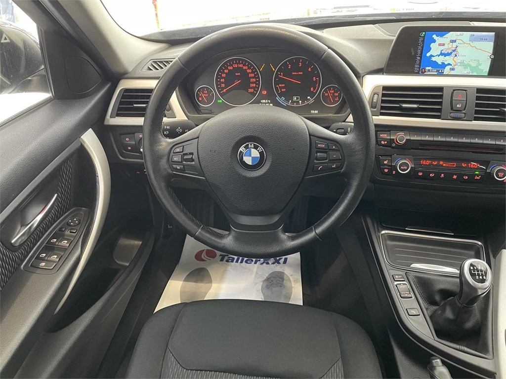 Foto 12 BMW 318d Touring LUXURY LINE -TECHO-LED