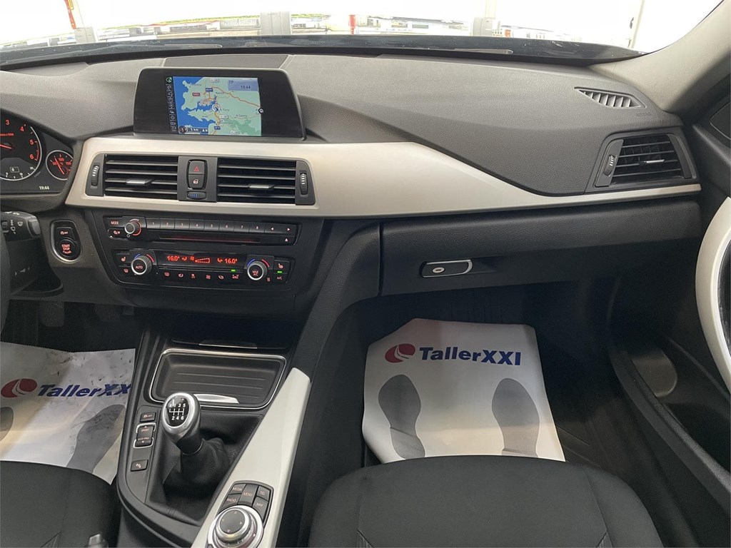 Foto 13 BMW 318d Touring LUXURY LINE -TECHO-LED