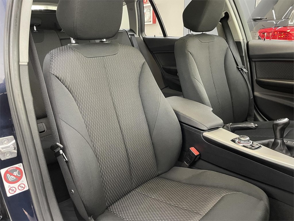 Foto 15 BMW 318d Touring LUXURY LINE -TECHO-LED