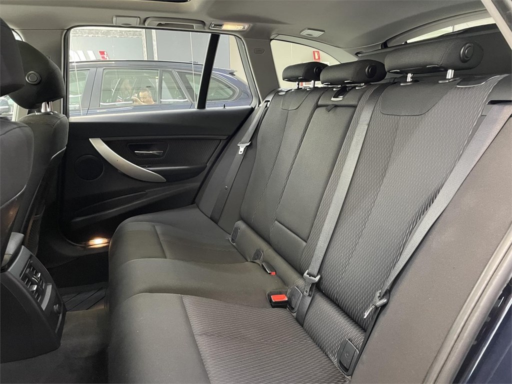 Foto 18 BMW 318d Touring LUXURY LINE -TECHO-LED
