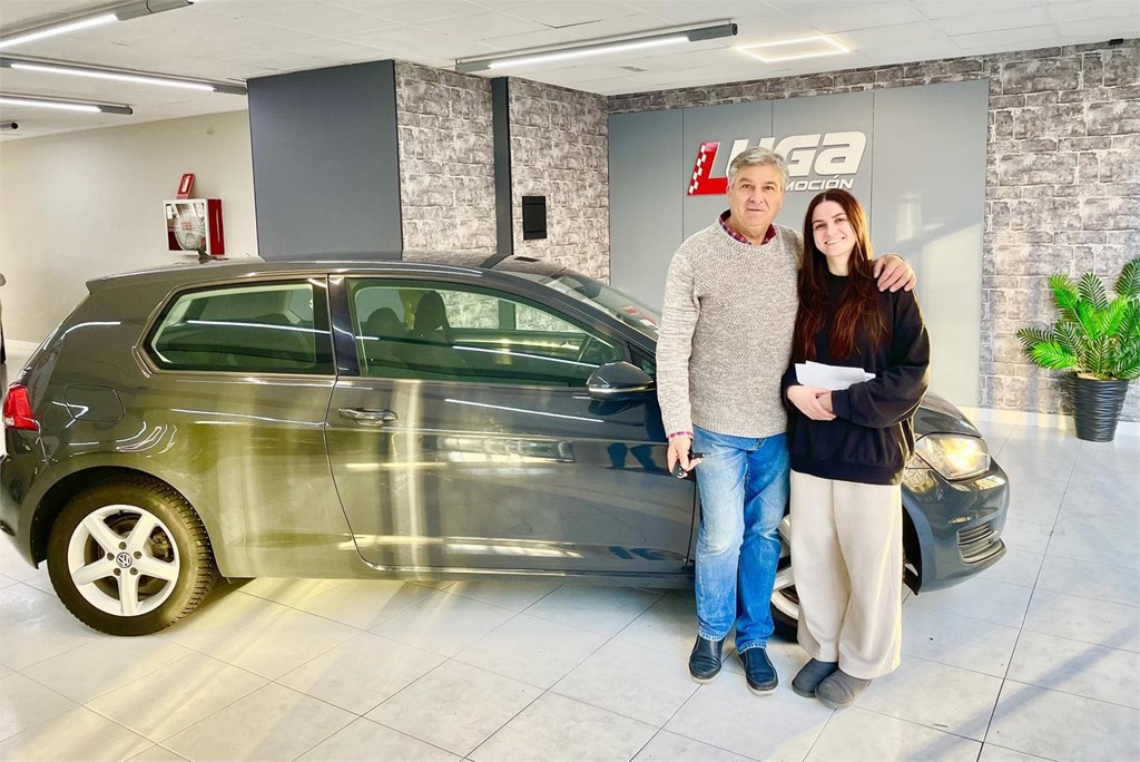 Entrega VW GOLF a Elvira y Paco