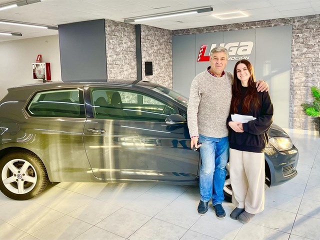 Entrega VW GOLF a Elvira y Paco