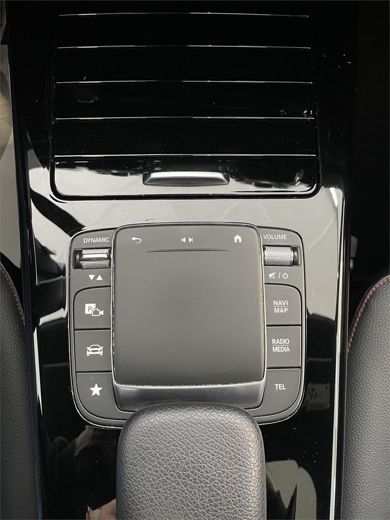 Foto 13 MERCEDES-BENZ CLA 200d AMG