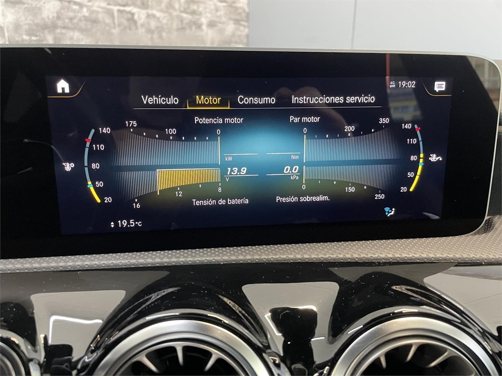 Foto 16 MERCEDES-BENZ CLA 200d AMG