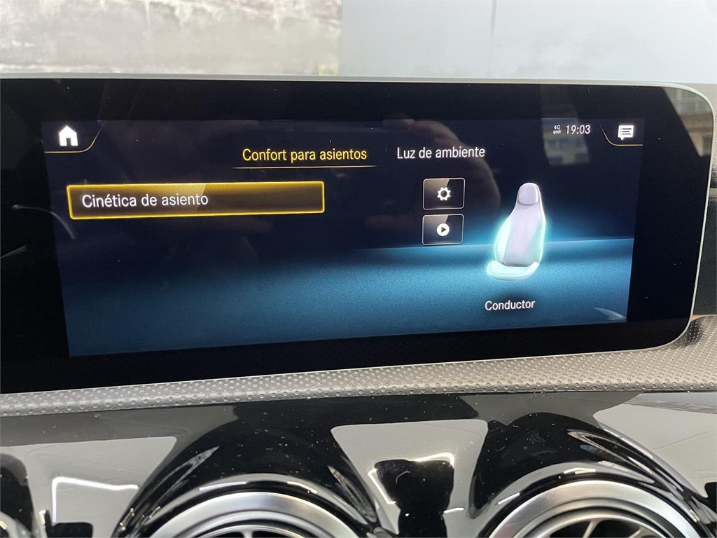 Foto 17 MERCEDES-BENZ CLA 200d AMG