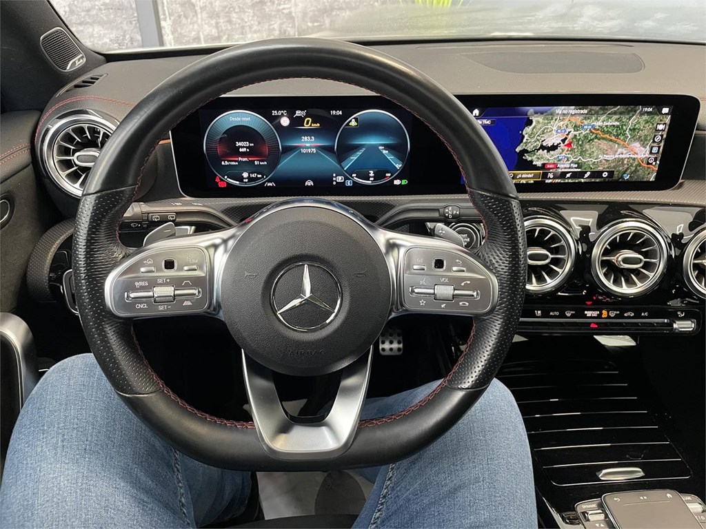 Foto 20 MERCEDES-BENZ CLA 200d AMG