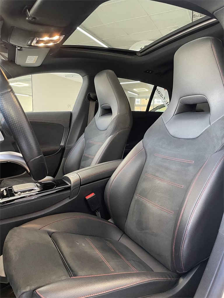 Foto 23 MERCEDES-BENZ CLA 200d AMG