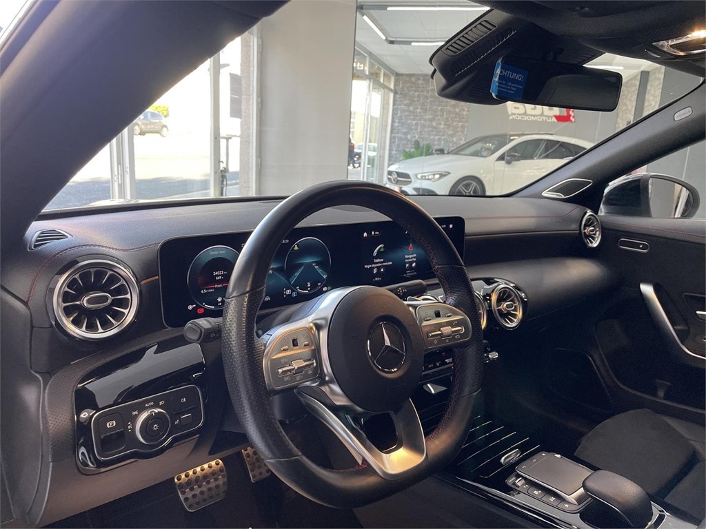 Foto 24 MERCEDES-BENZ CLA 200d AMG