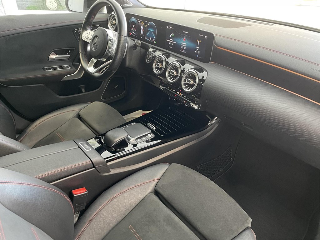 Foto 26 MERCEDES-BENZ CLA 200d AMG