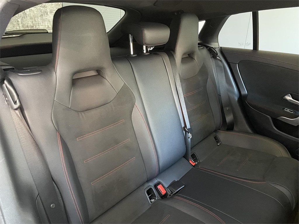 Foto 28 MERCEDES-BENZ CLA 200d AMG