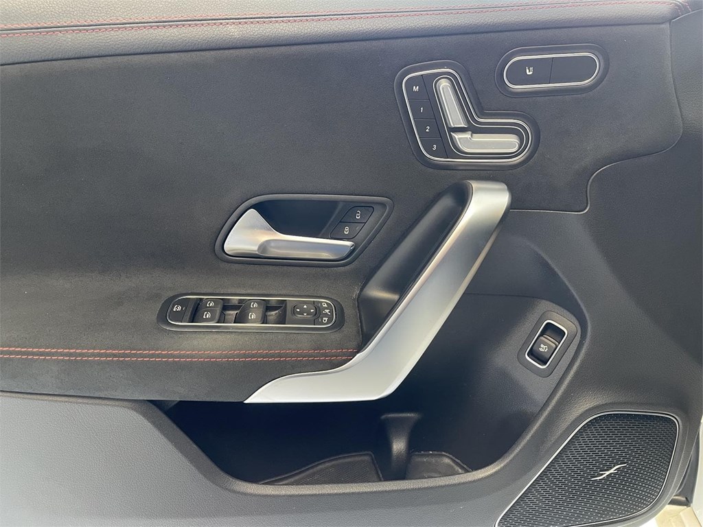 Foto 31 MERCEDES-BENZ CLA 200d AMG