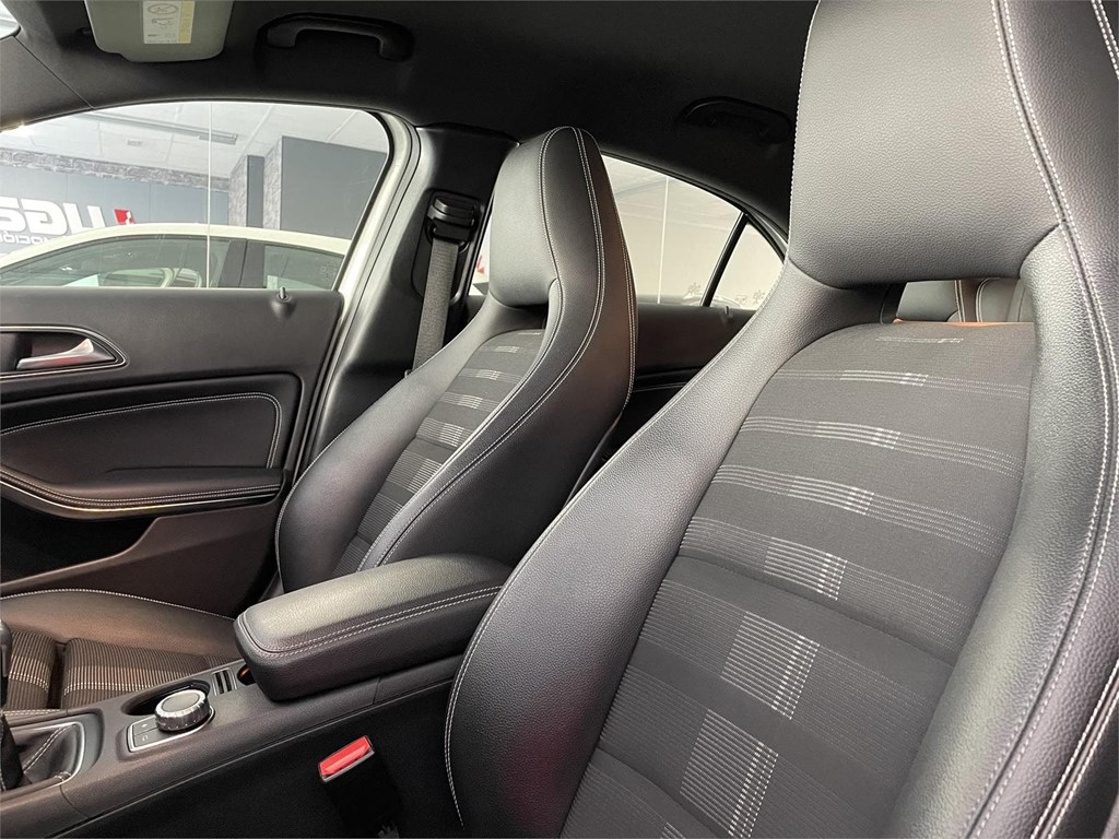 Foto 11 MERCEDES-BENZ CLASE A 200d Año 2018