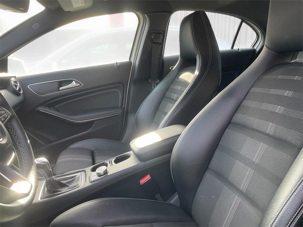 Foto 5 MERCEDES-BENZ CLASE A 200d Año 2018