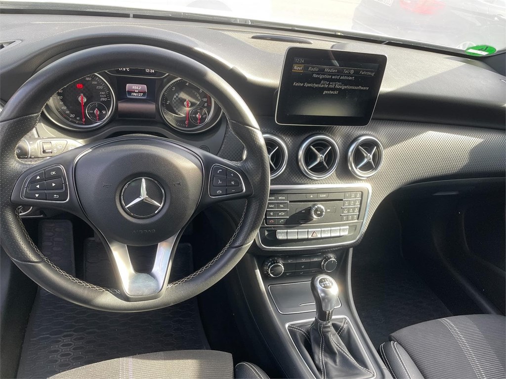 Foto 6 MERCEDES-BENZ CLASE A 200d Año 2018