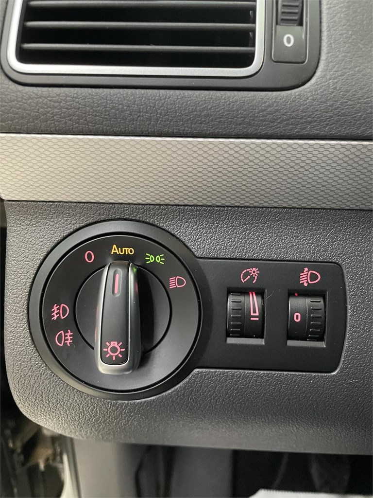 Foto 16 VOLKSWAGEN TOURAN 2.0 TDI 140cv 7 PLAZAS