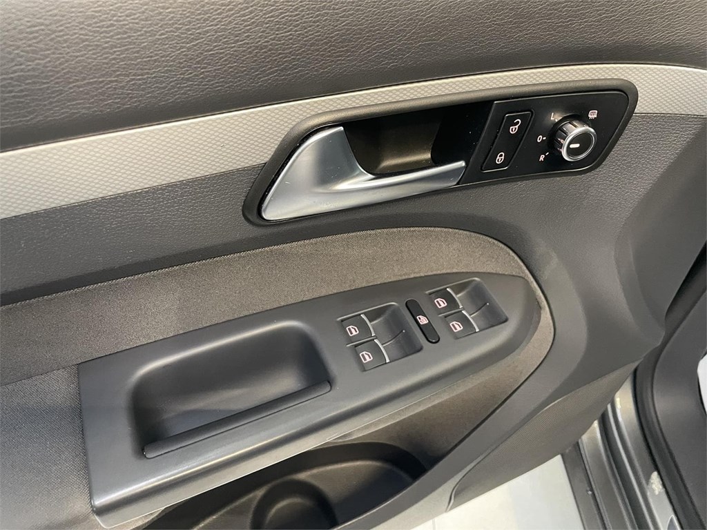Foto 22 VOLKSWAGEN TOURAN 2.0 TDI 140cv 7 PLAZAS