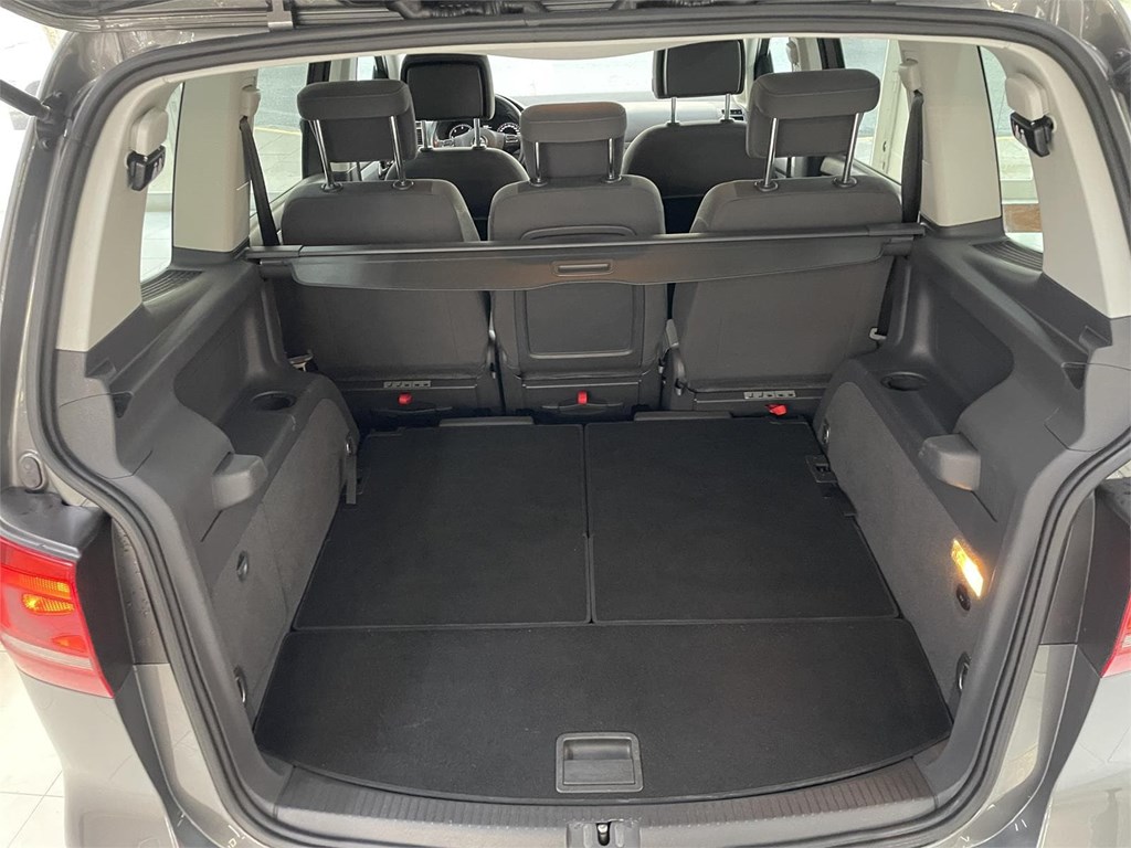 Foto 24 VOLKSWAGEN TOURAN 2.0 TDI 140cv 7 PLAZAS