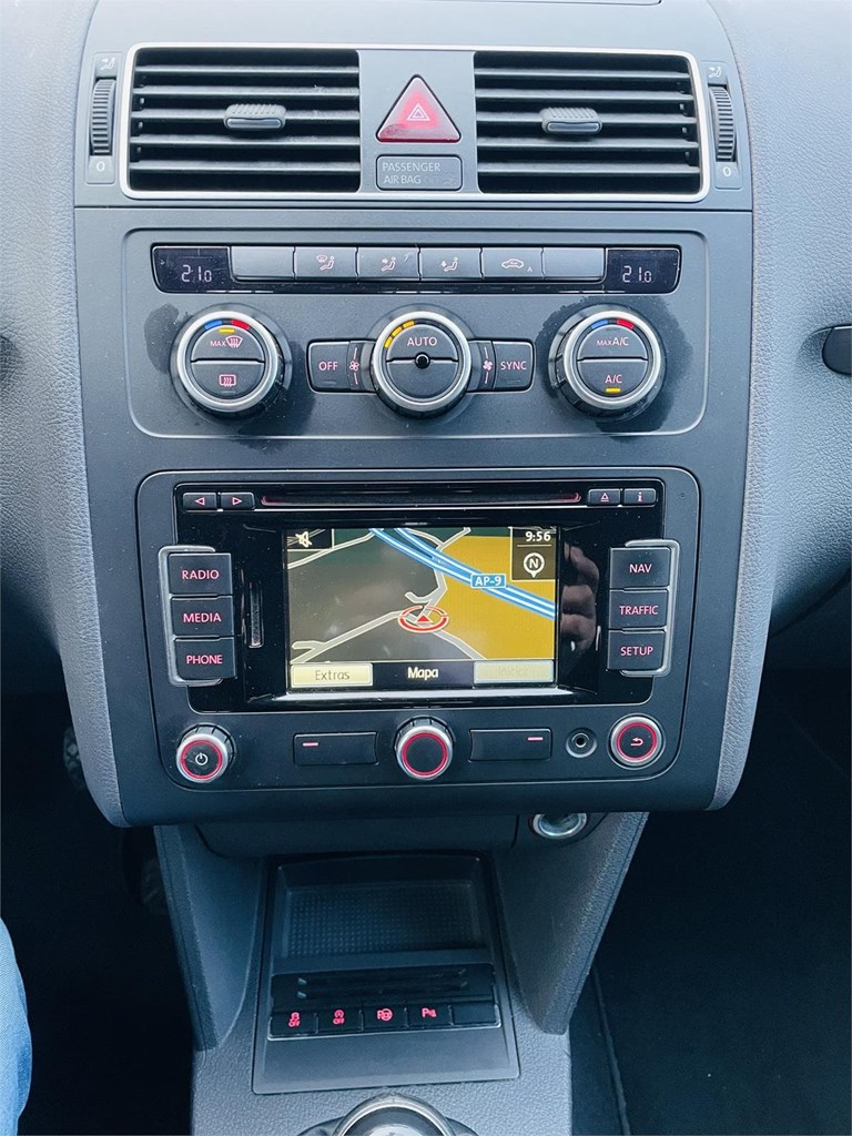 Foto 7 VOLKSWAGEN TOURAN 2.0 TDI 140cv 7 PLAZAS