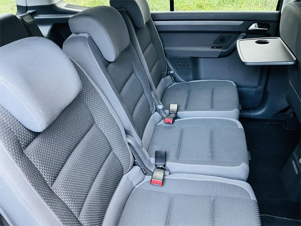 Foto 8 VOLKSWAGEN TOURAN 2.0 TDI 140cv 7 PLAZAS